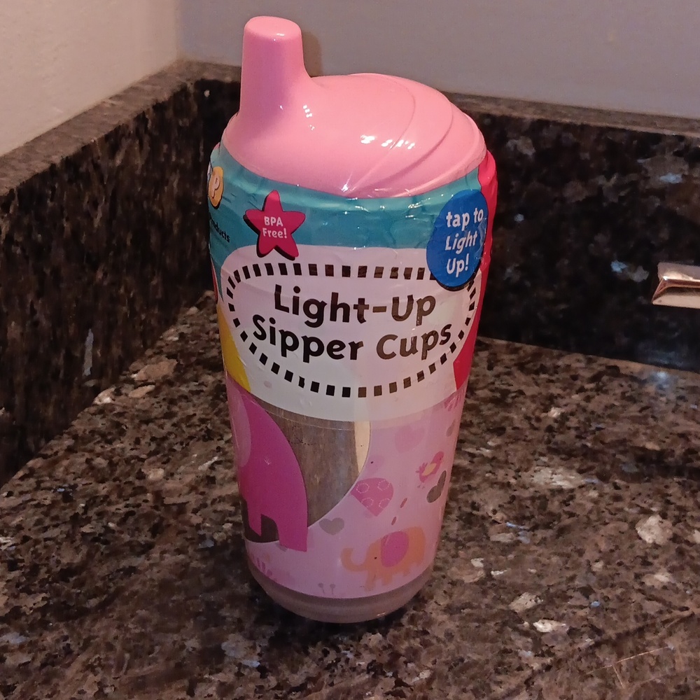 Cudlie Juvenile Products Kids Sipper Cup Pink Light-Up BPA Free  NWT 10 OZ